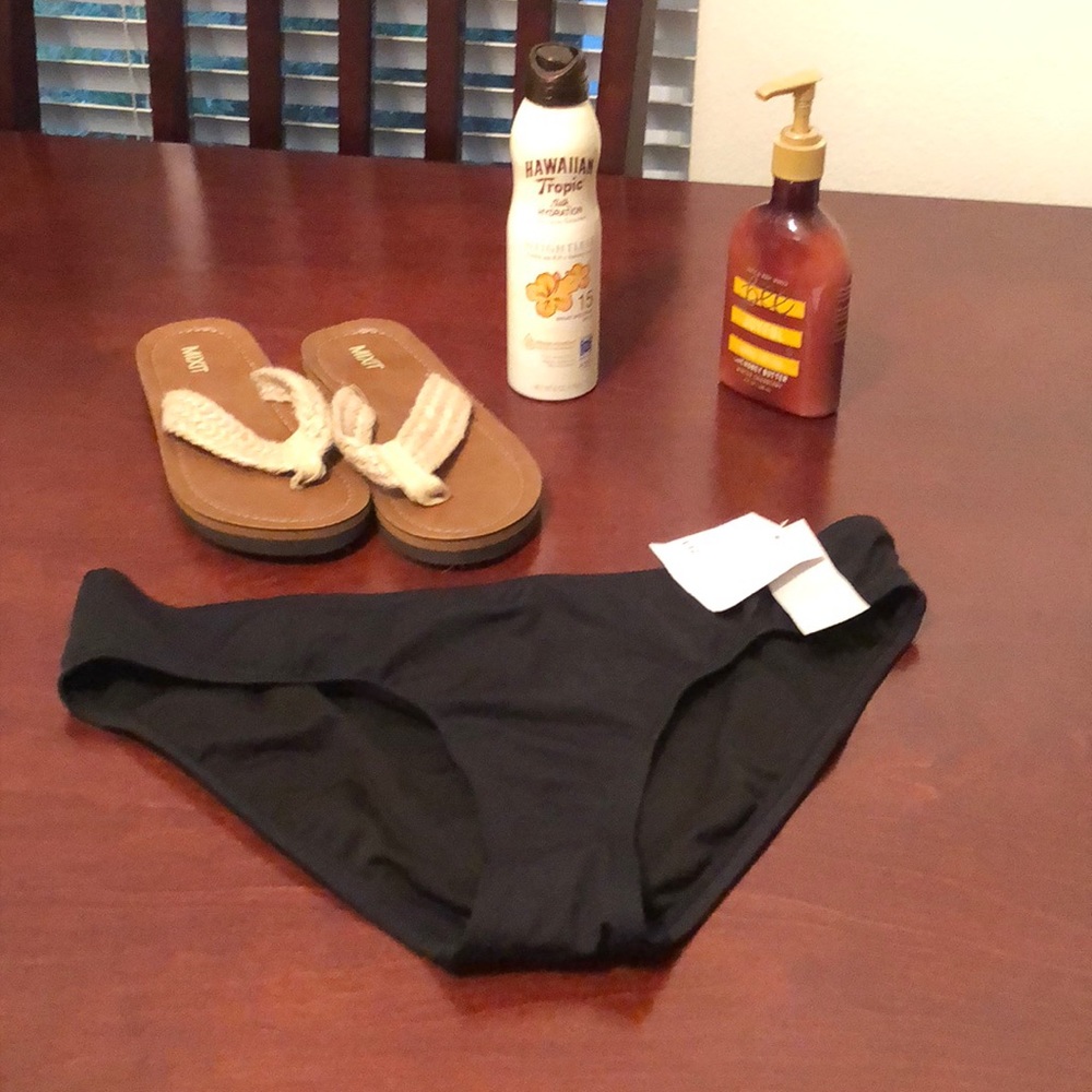 Liz Claiborne black swimsuit bottoms